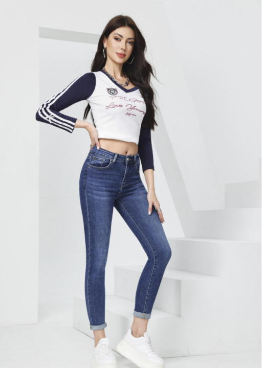 Vue de profil jean skinny