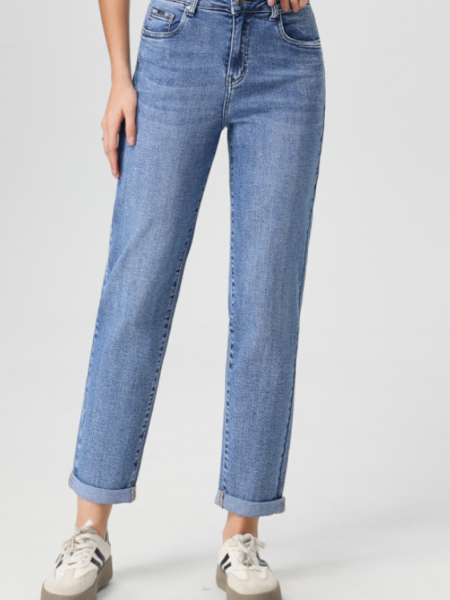 Détail jean coupe mom