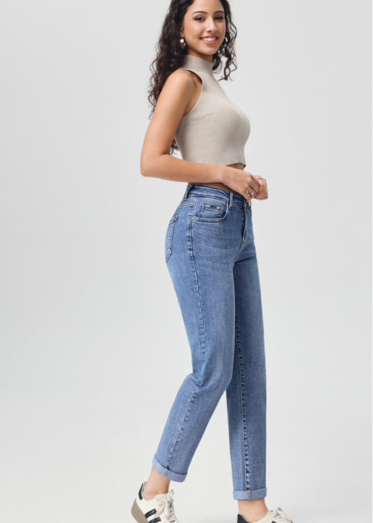 Vue de profil jean mom