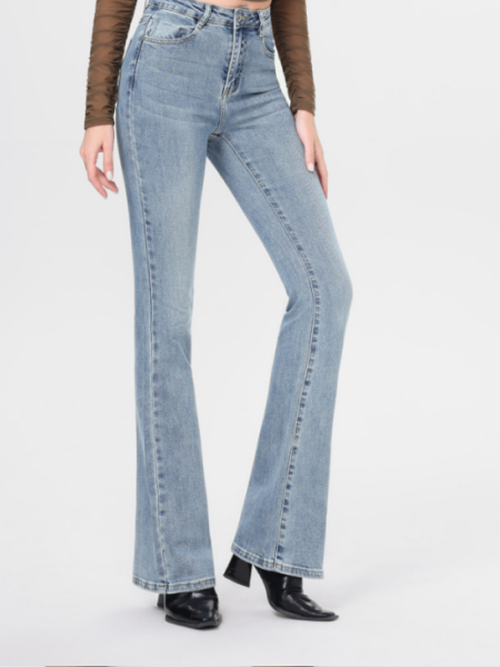 Détail jean coupe mom