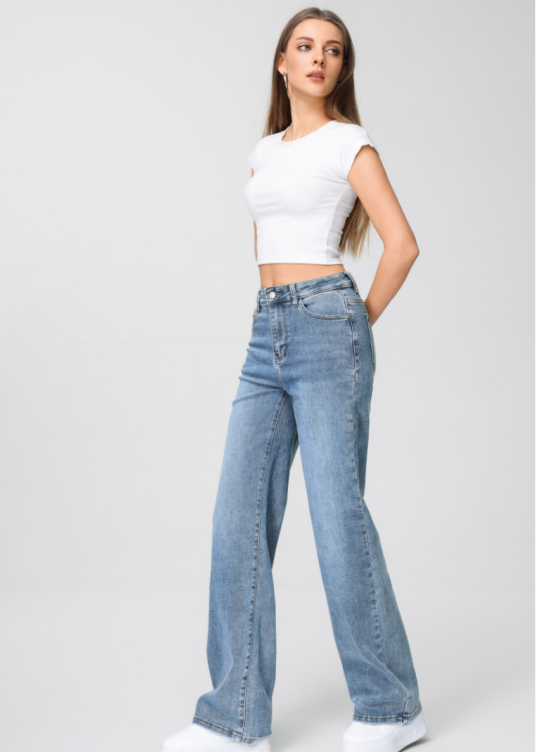 Vue de profil jean skinny