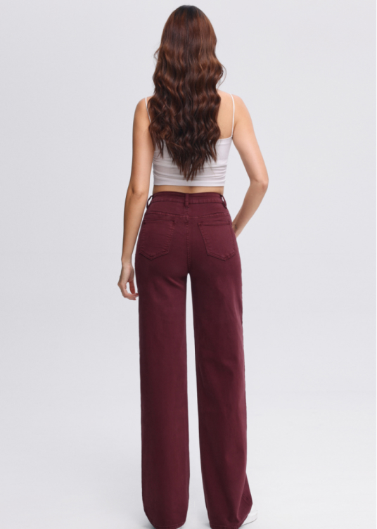 Vue de profil jean mom