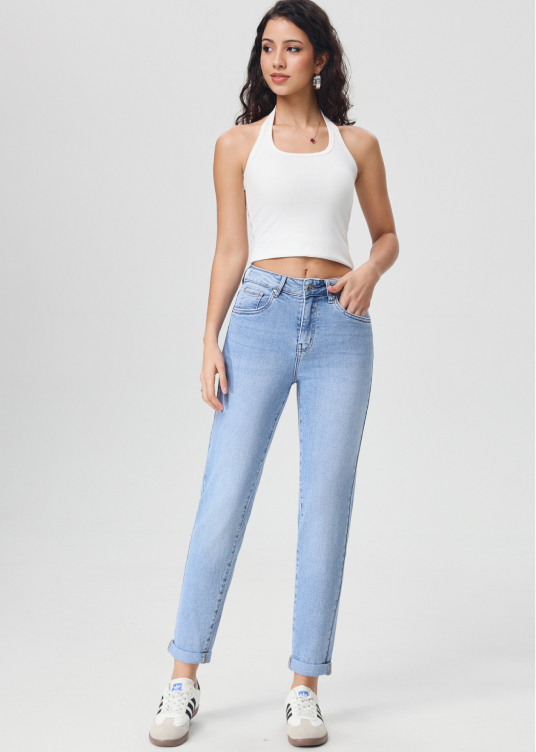 Vue de profil jean mom