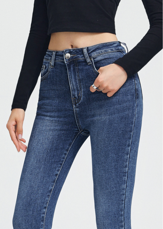 Vue de profil jean skinny