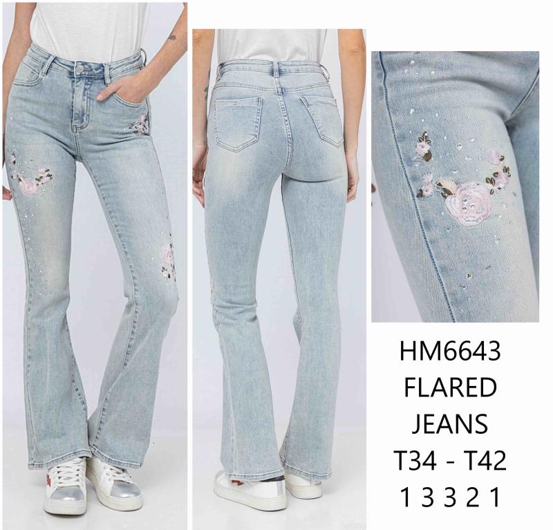 Flared jeans avec de la broderie, délavage vintage,